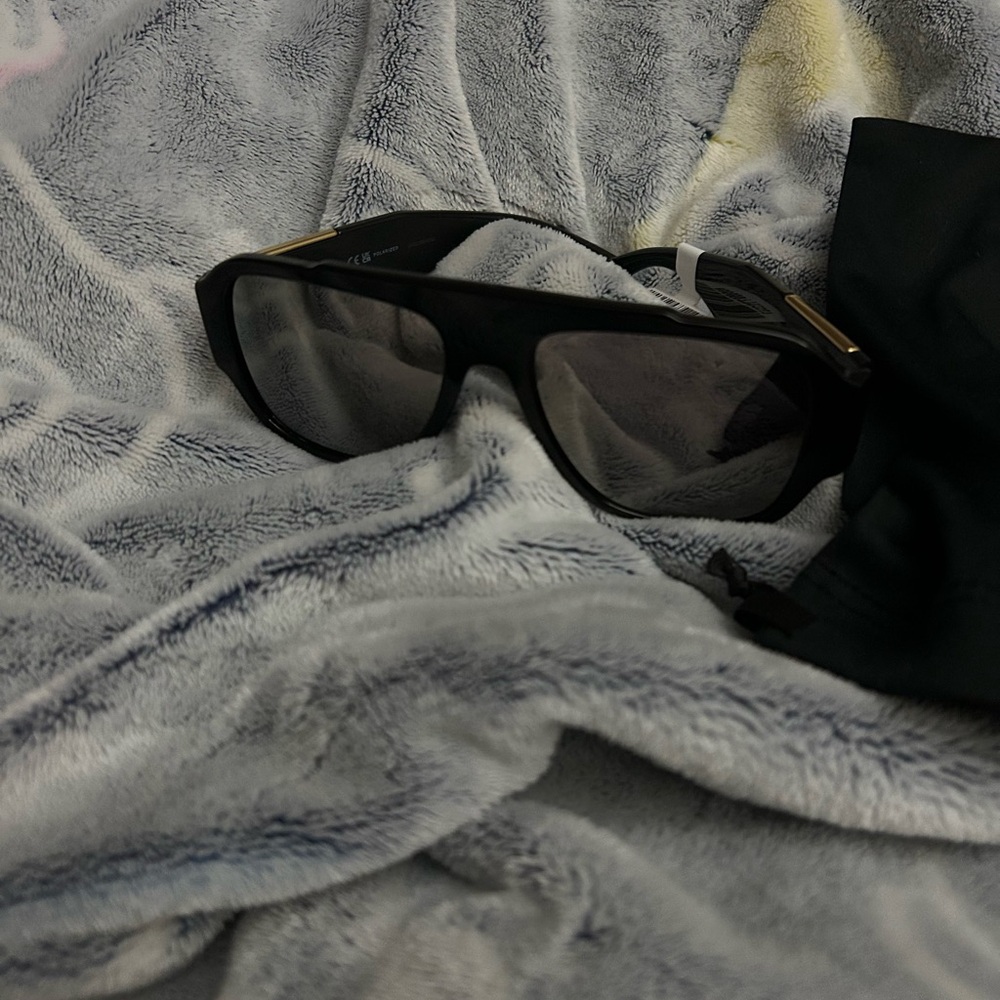 Versace Black Sunglasses with Gold Medusa Plaques - Picture 11 of 11
